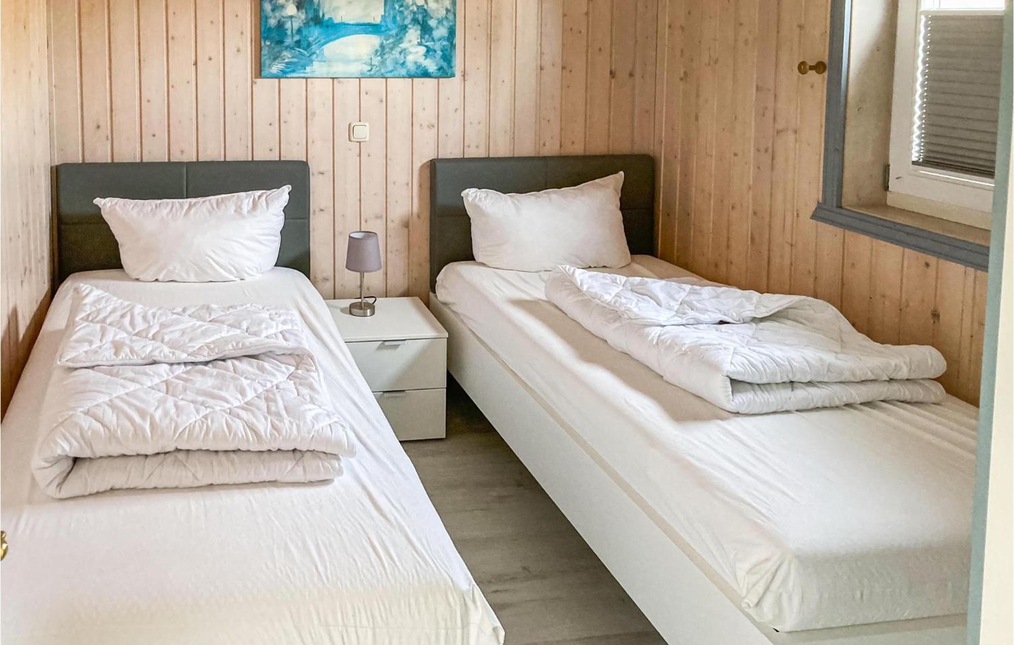 2 Bedroom Nice Home In Rechlin Esterno foto