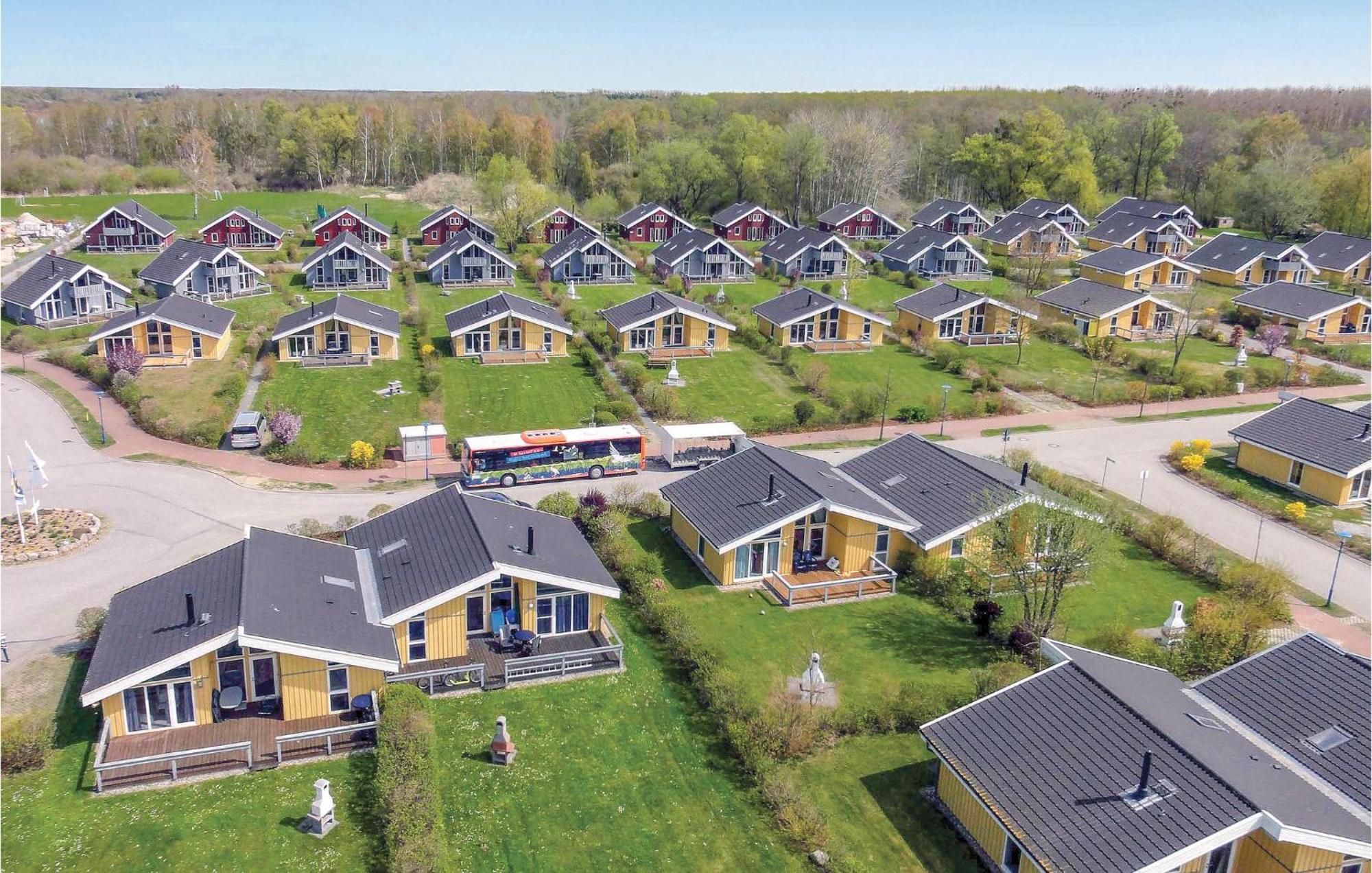 2 Bedroom Nice Home In Rechlin Esterno foto