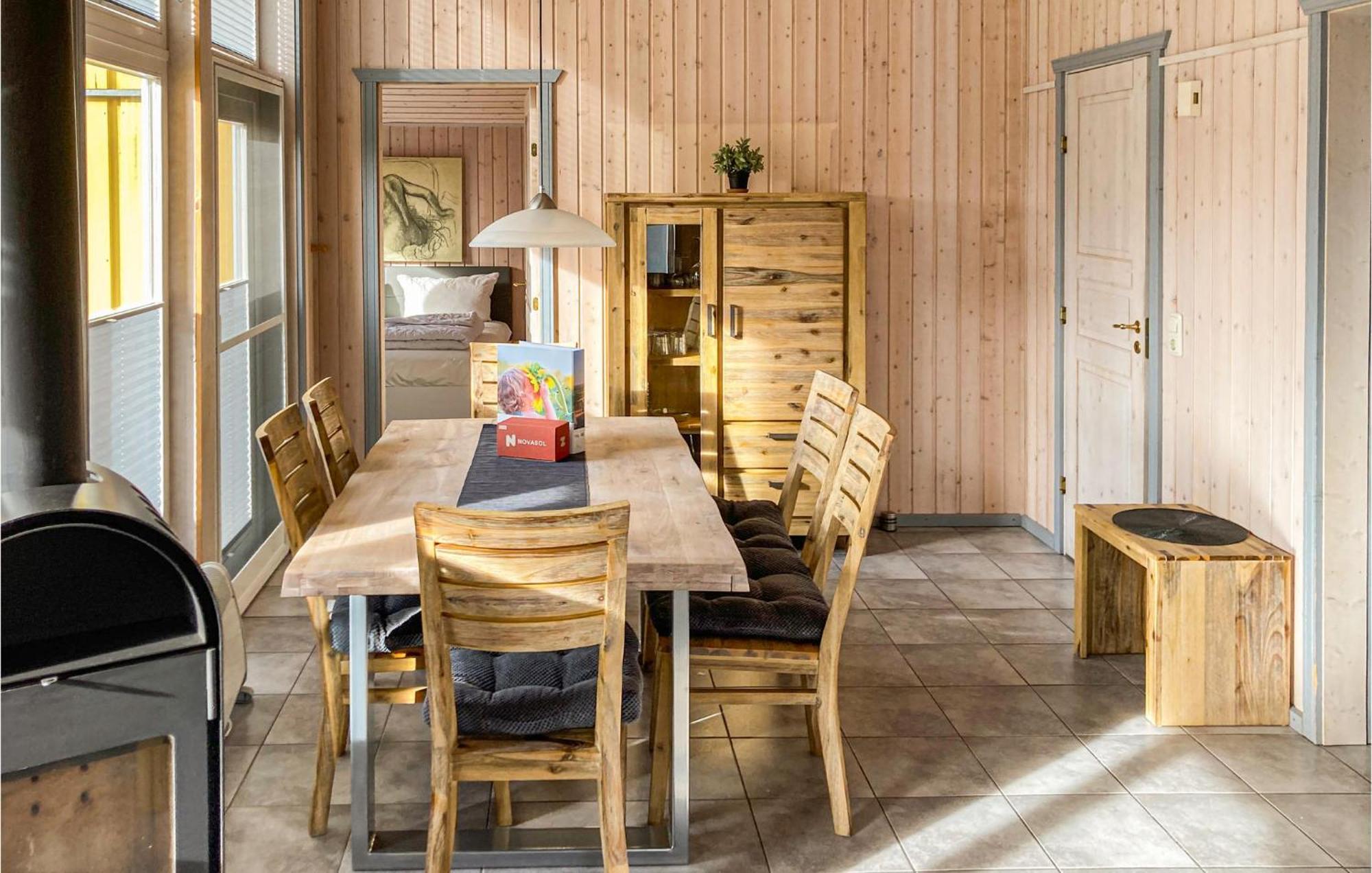 2 Bedroom Nice Home In Rechlin Esterno foto