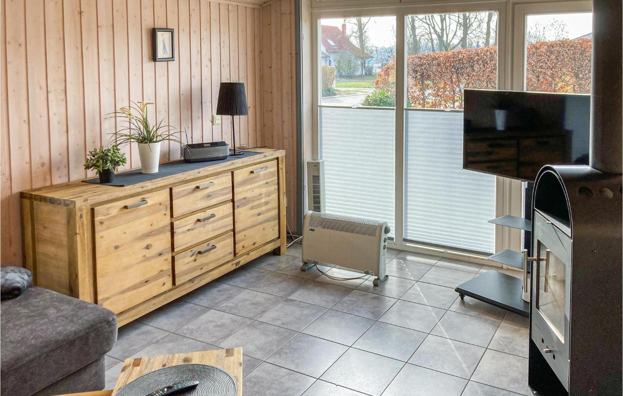 2 Bedroom Nice Home In Rechlin Esterno foto